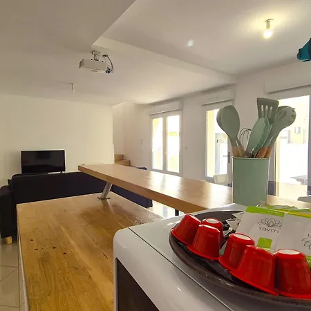 Ecu - 6 Pers - Centre-ville - Lumineux בית נופש